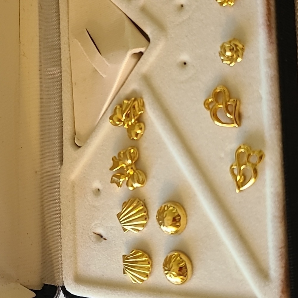 Set of Nine Earrings - Picture 2 of 12